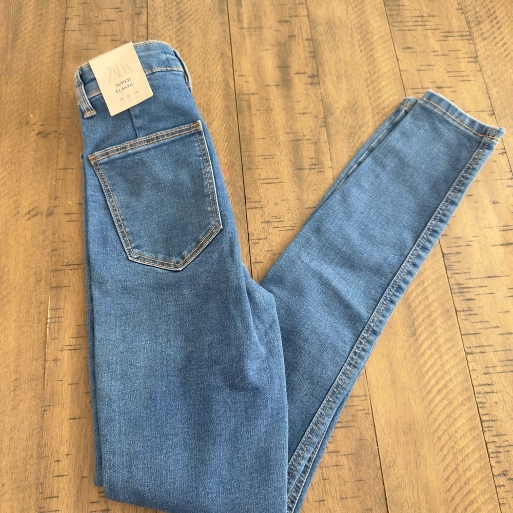 Zara Women's Skinny Jeans in Classic Blue - Picture 3 of 6